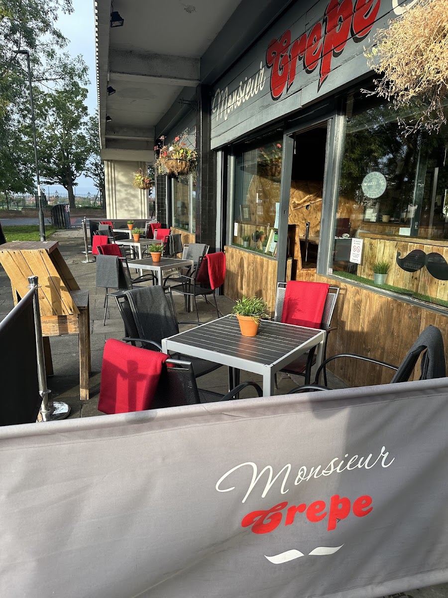 Monsieur Crepe Cafe